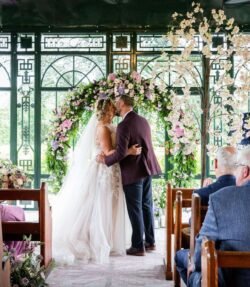 Tailored live wedding art